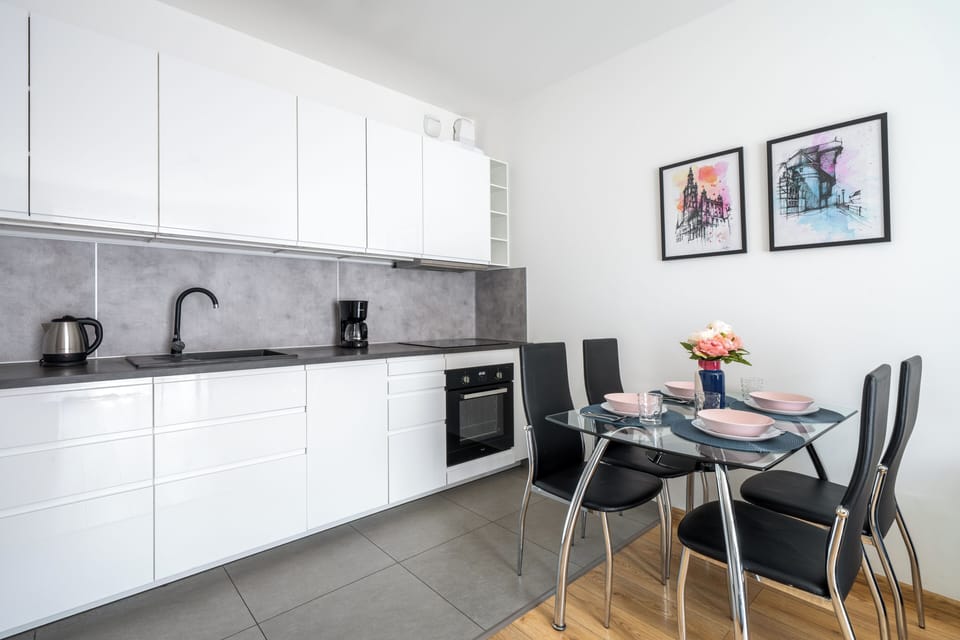 Apartment (22) | Private kitchen | Fridge, stovetop, electric kettle, cookware/dishes/utensils