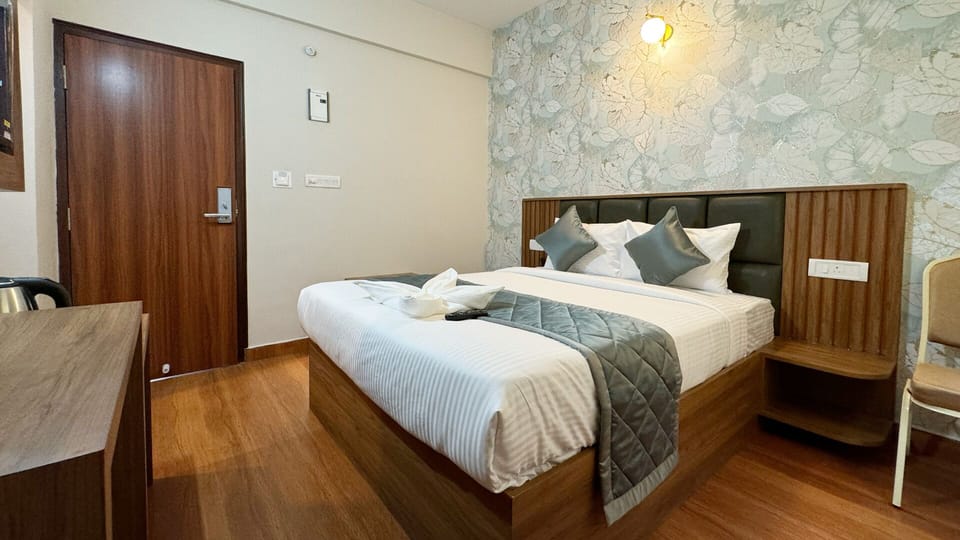 Deluxe Double Room, City View | Desk, blackout drapes, iron/ironing board, free WiFi