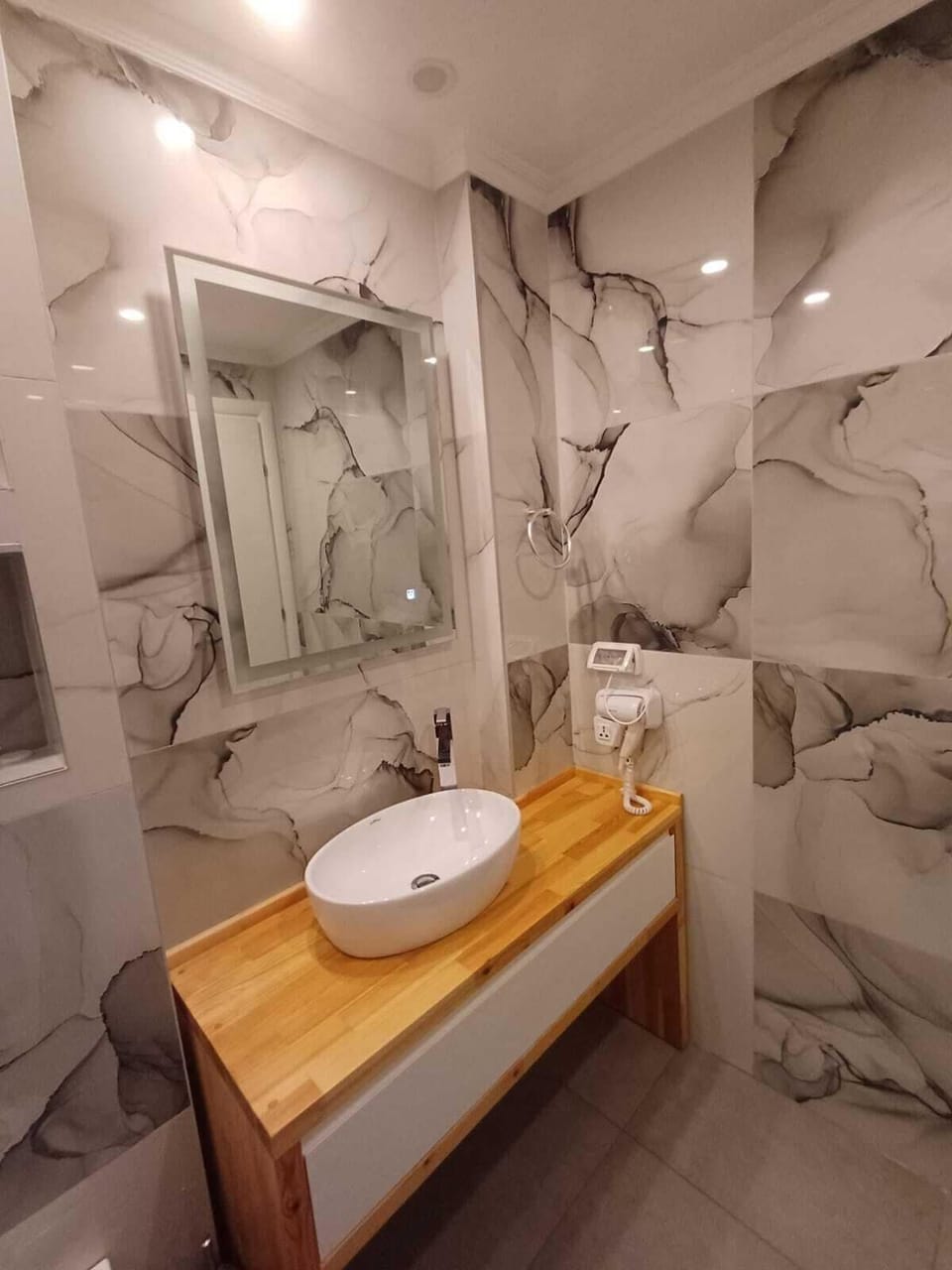 Deluxe Triple Room | Bathroom | Bidet