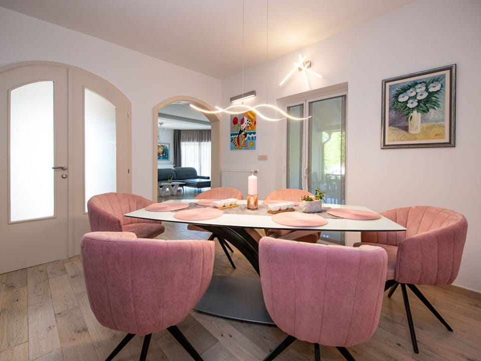 Outdoor Furniture, Home, Furniture, Door, Outdoor Table, Chair, Kitchen & Dining Room Table, Shade, Balcony, Porch