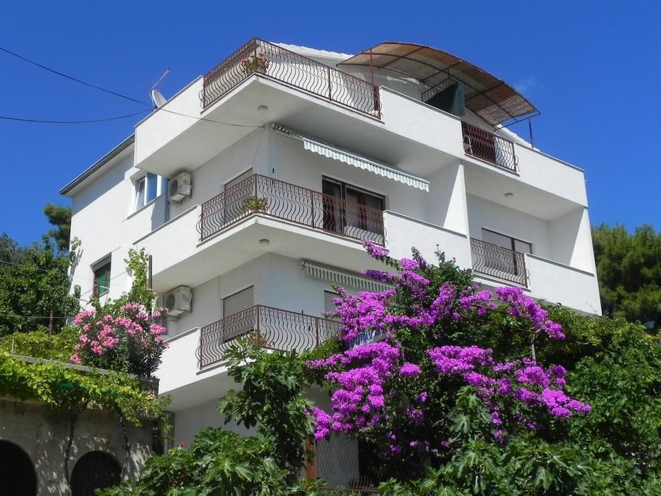 House with apartments Stanić