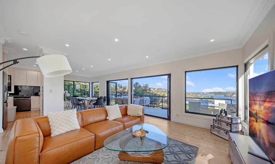 House | 6 bedrooms, desk, high-speed internet