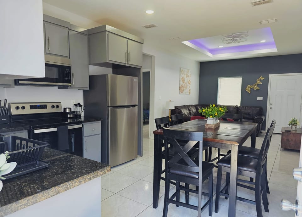 House | 3 bedrooms, high-speed internet