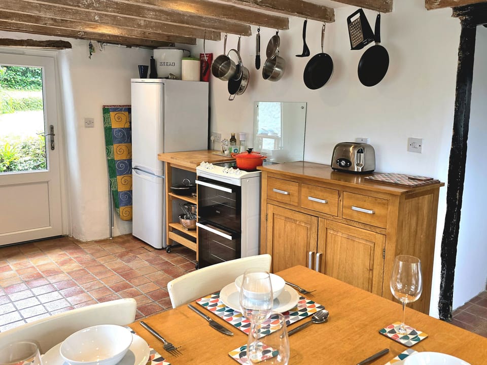 Cottage | Private kitchen | Fridge, microwave, dishwasher, toaster