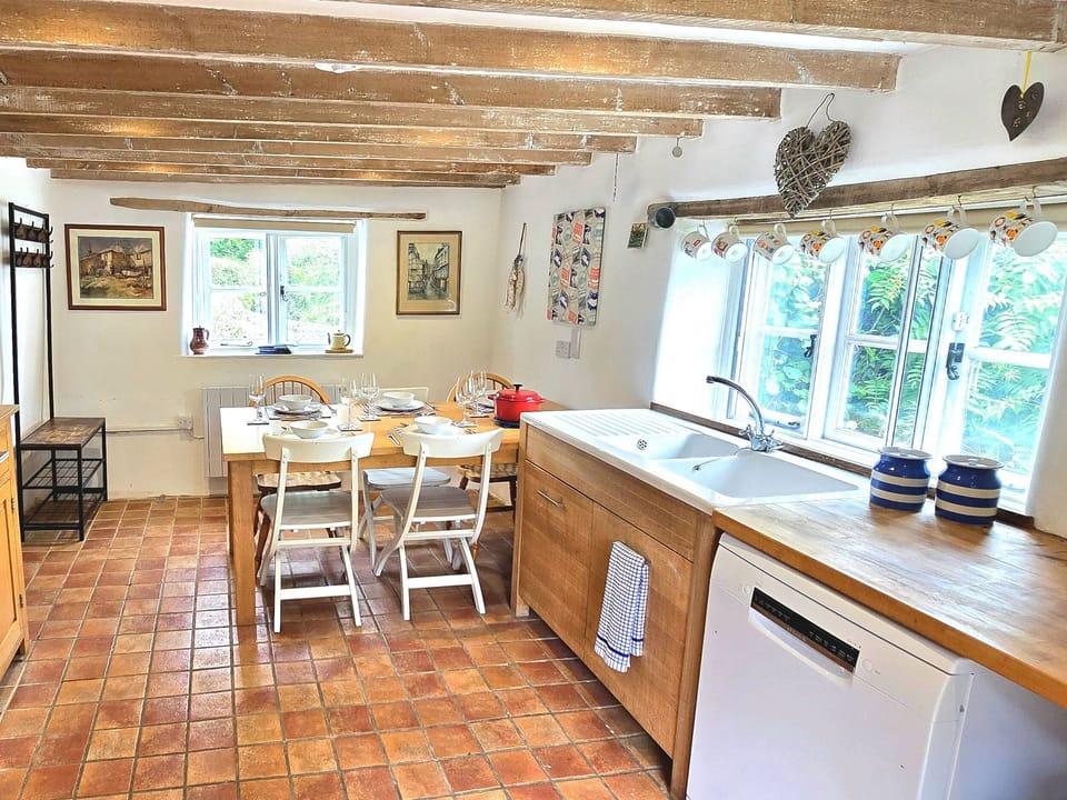 Cottage | Private kitchen | Fridge, microwave, dishwasher, toaster