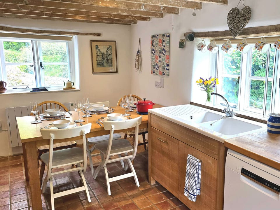 Cottage | Private kitchen | Fridge, microwave, dishwasher, toaster