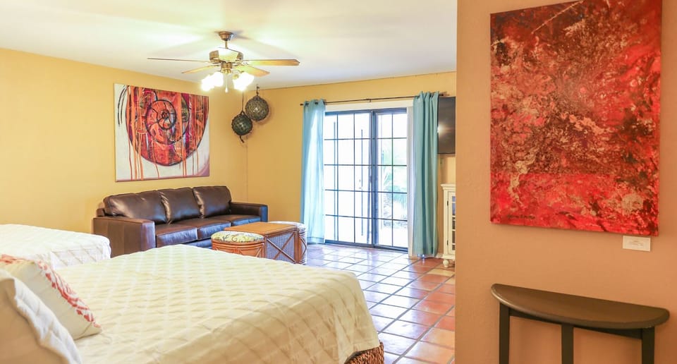 1st floor guest suite sleeps 6