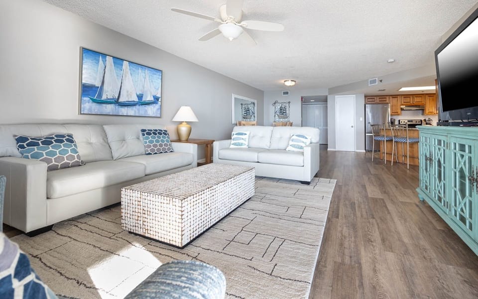 Condo, 3 Bedrooms | Living area