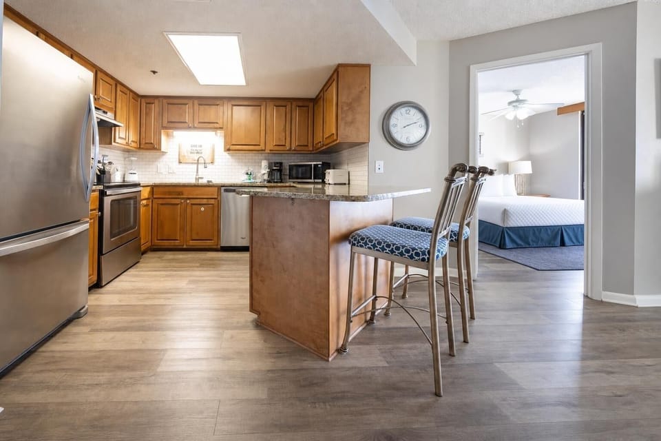 Condo, 3 Bedrooms | Private kitchen | Coffee/tea maker, fridge, oven