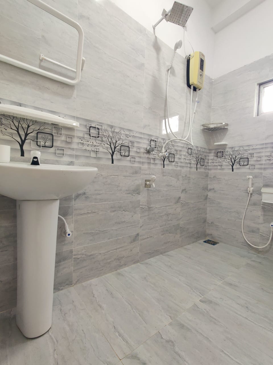 Comfort Double Room, Garden View | Bathroom | Shower, rainfall showerhead, towels, soap