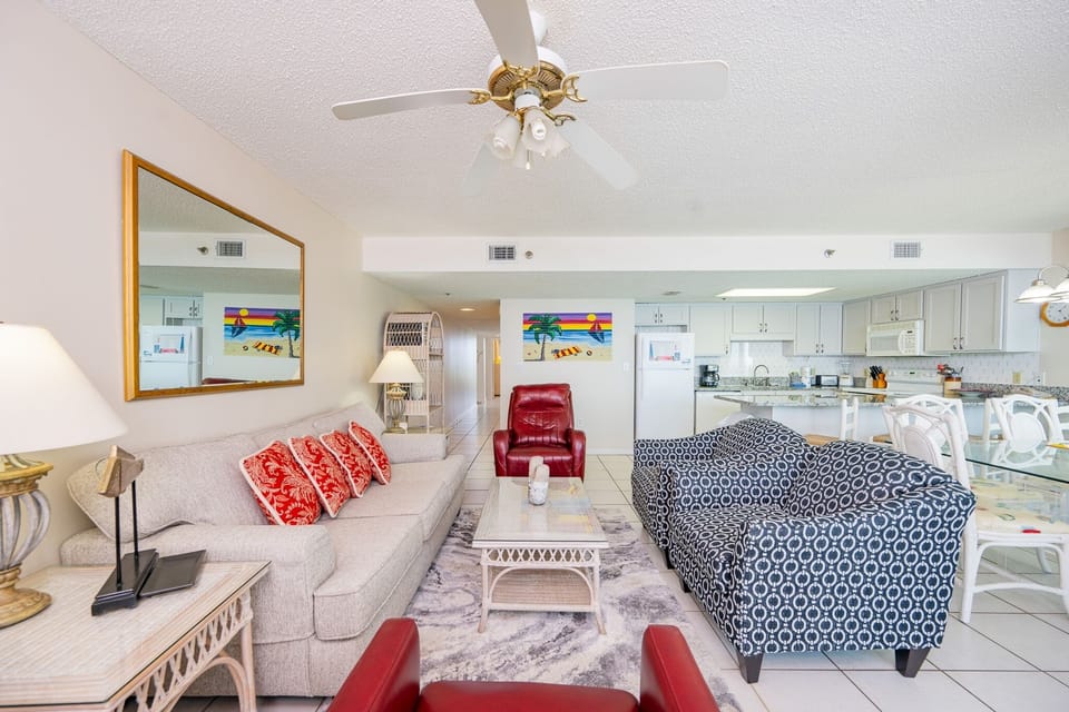 Condo, 3 Bedrooms | Living area