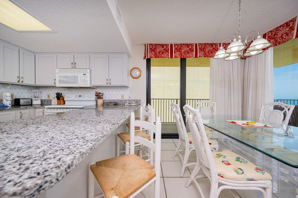 Condo, 3 Bedrooms | Private kitchen | Fridge, oven, coffee/tea maker