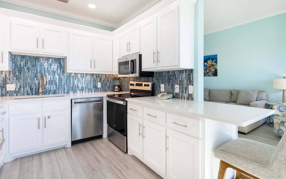 Condo, 1 Bedroom | Private kitchen | Coffee/tea maker, fridge, oven
