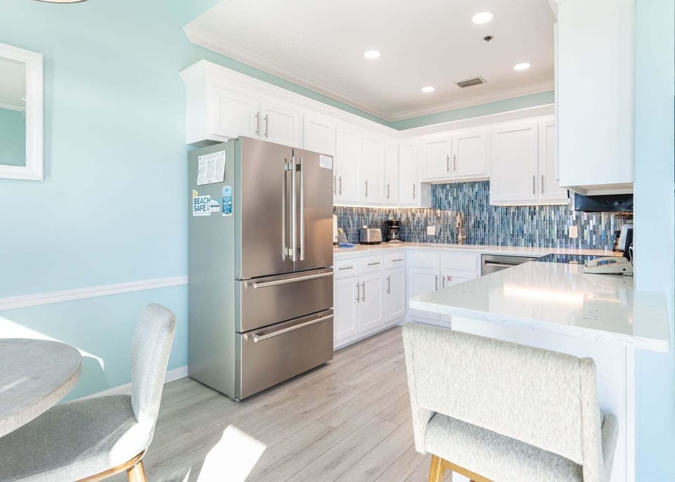 Condo, 1 Bedroom | Private kitchen | Coffee/tea maker, fridge, oven