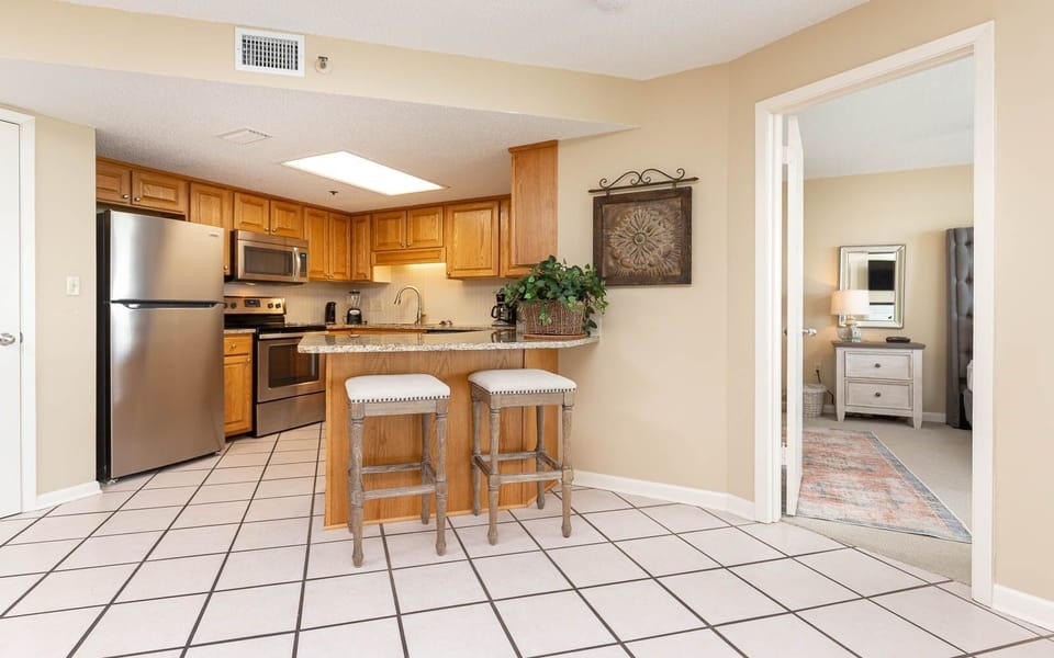 Condo, 3 Bedrooms | Private kitchen | Coffee/tea maker, fridge, oven