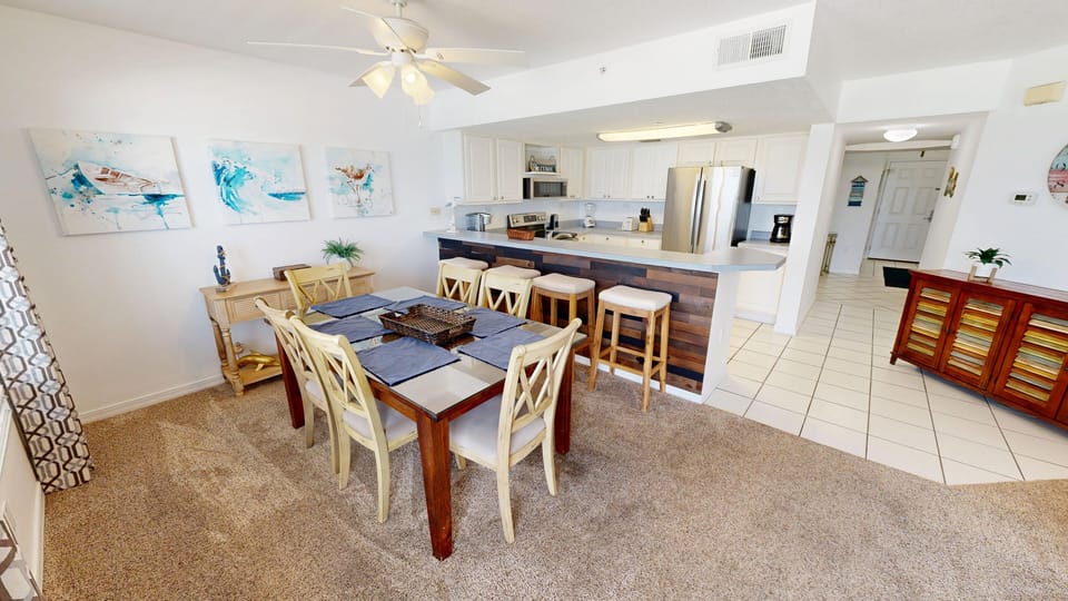 Condo, 2 Bedrooms | Dining