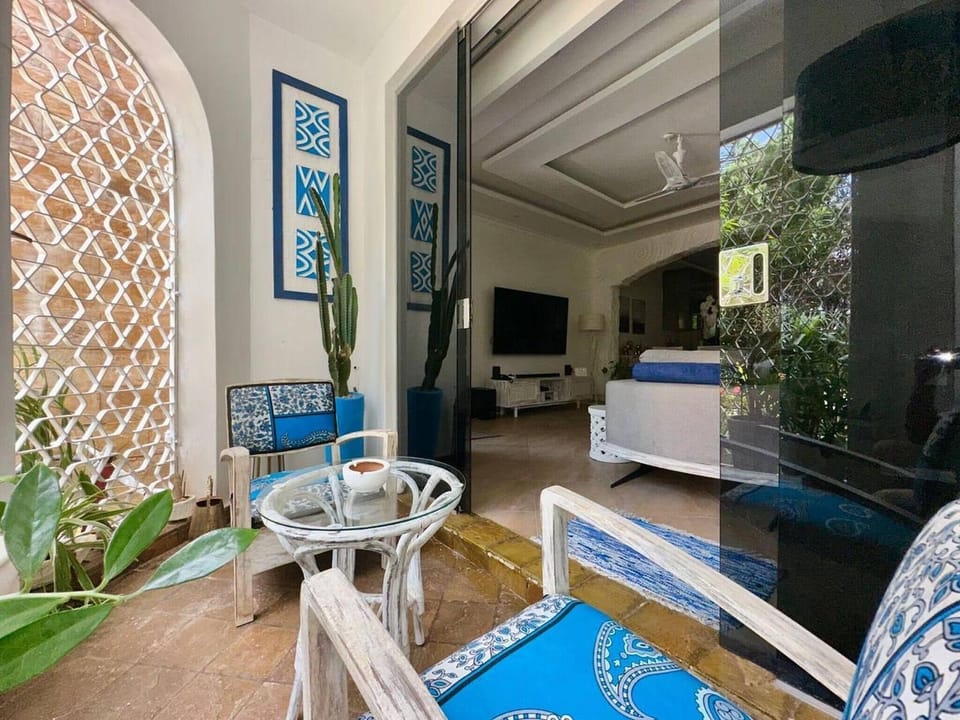 Apartment, 1 Bedroom, Accessible, Balcony | Living room