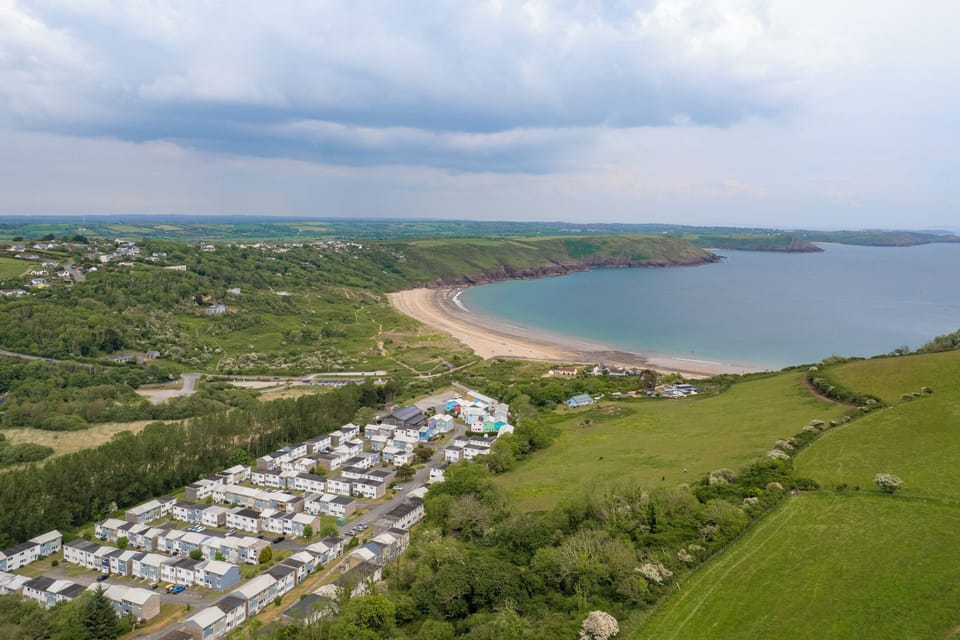 Short walk from beach, parking