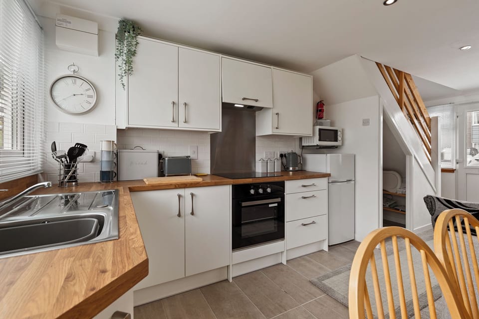 Short walk from beach, parking