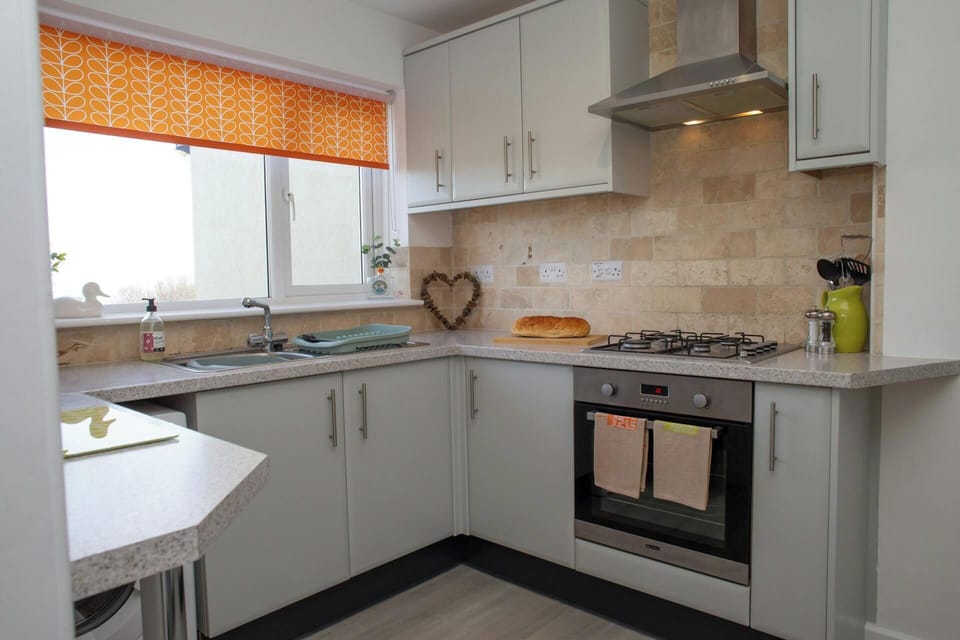 Kitchen with electric oven and extractor hood