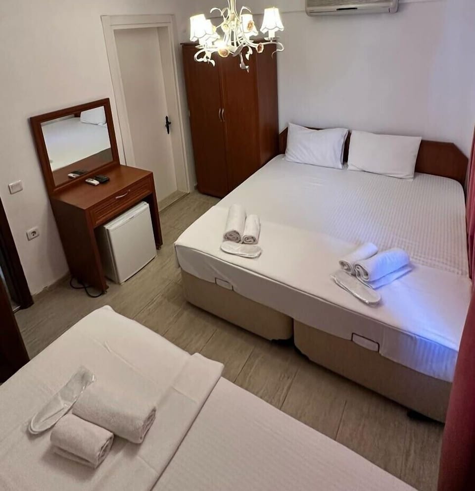Room | Desk, free WiFi