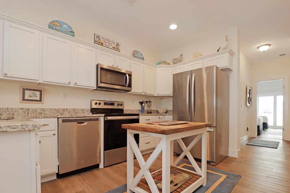 House, 2 Queen Beds (Knock Out) | Private kitchen