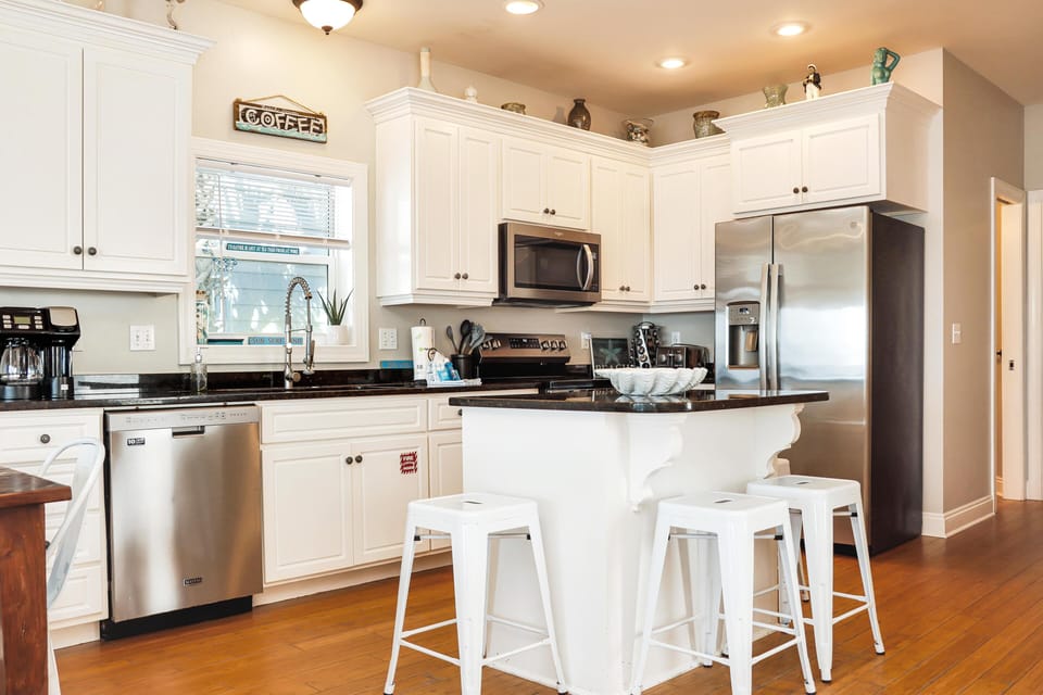 House, Multiple Beds (Sailor's Dream) | Private kitchen | Oven, toaster