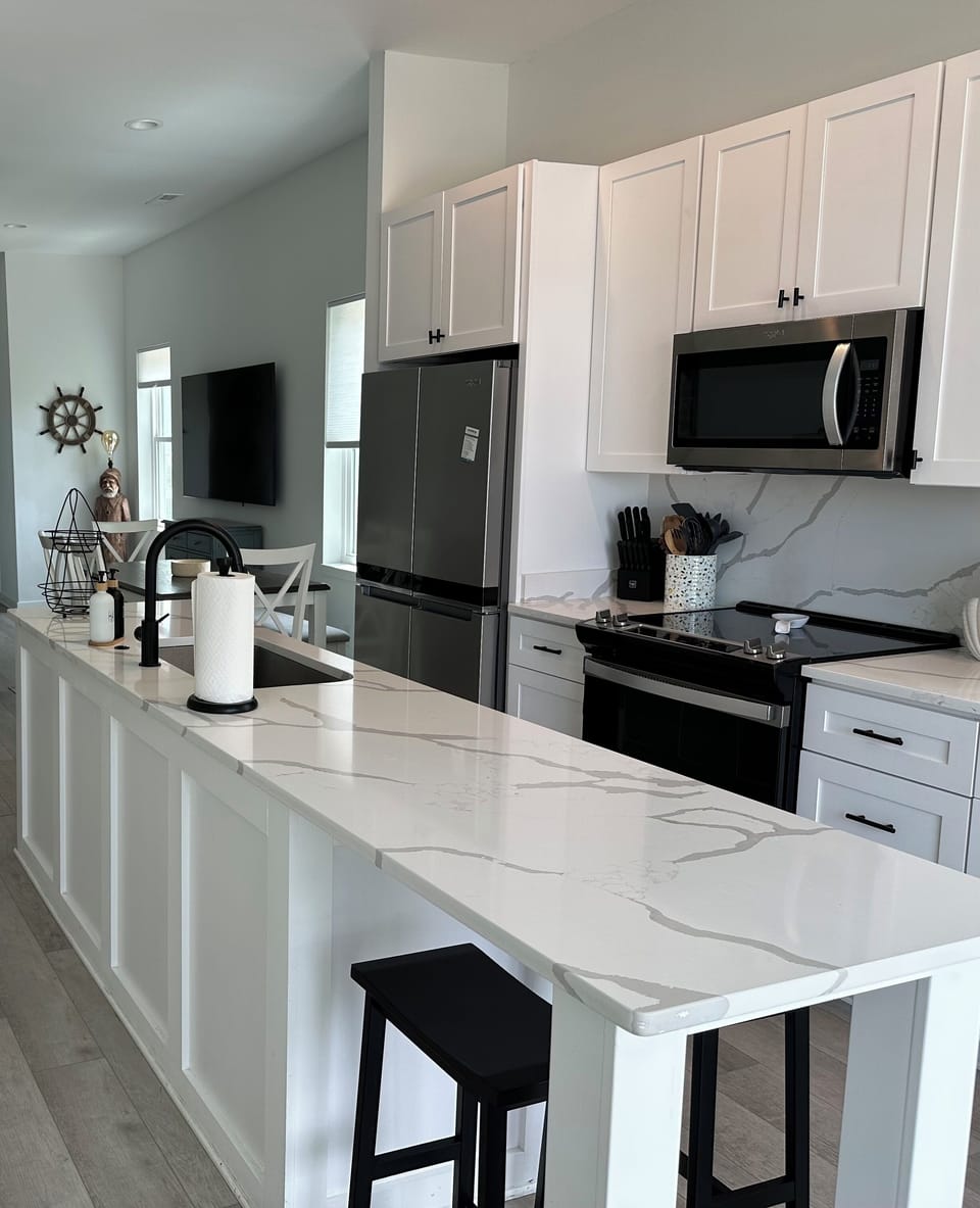KITCHEN & DINING. DINING TABLE SEATS 6-7 AND BREAKFAST BAR SEATS 2. 
