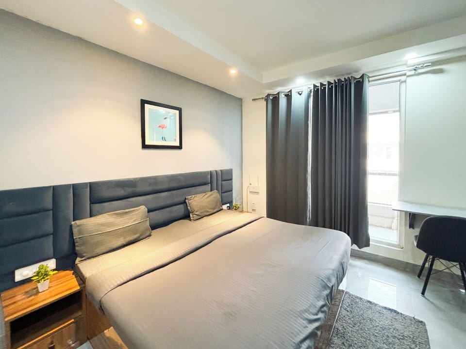 Studio, City View | In-room safe, desk, laptop workspace, blackout drapes