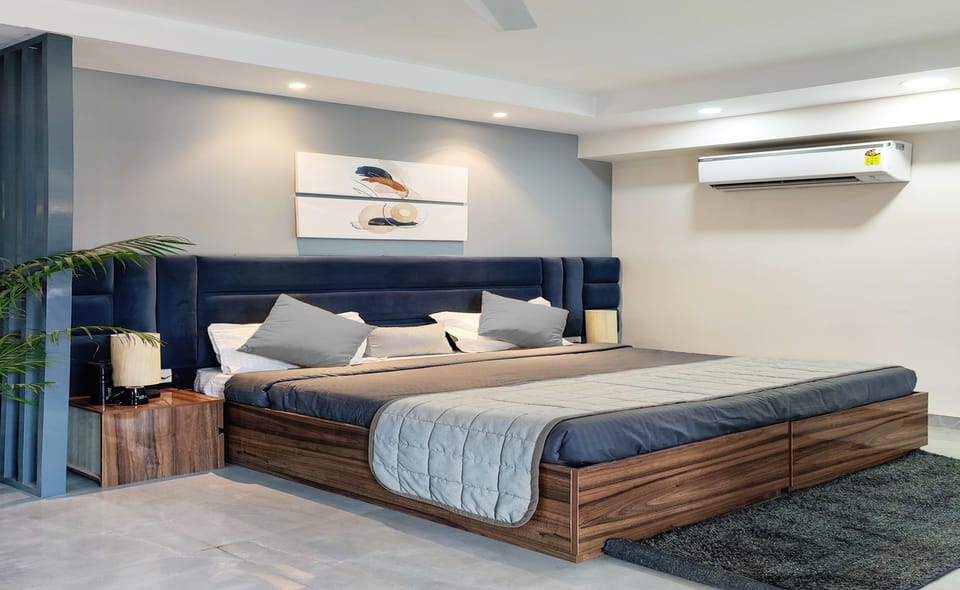 Studio, City View | In-room safe, desk, laptop workspace, blackout drapes