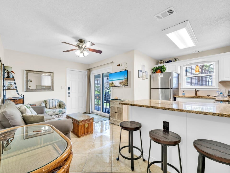 Condo, 1 King Bed with Sofa bed (Beachside Villas 613) | Living area