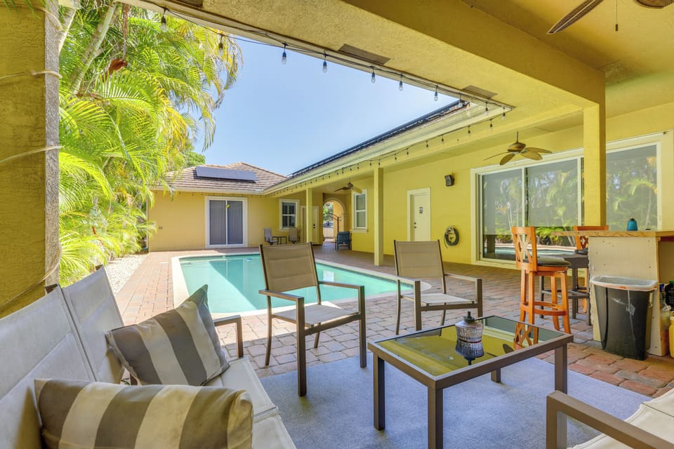 Back Patio w/ Bar