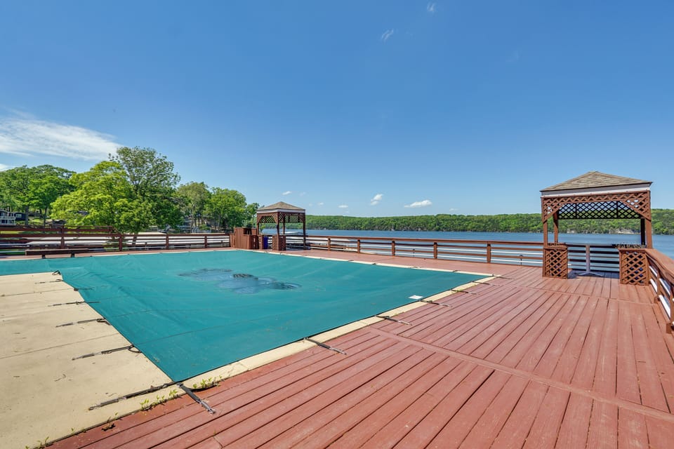 Breakwater Bay Club | Community Pool