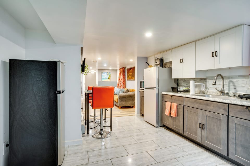 Kitchenette | Microwave | Hot Plate | Refrigerator