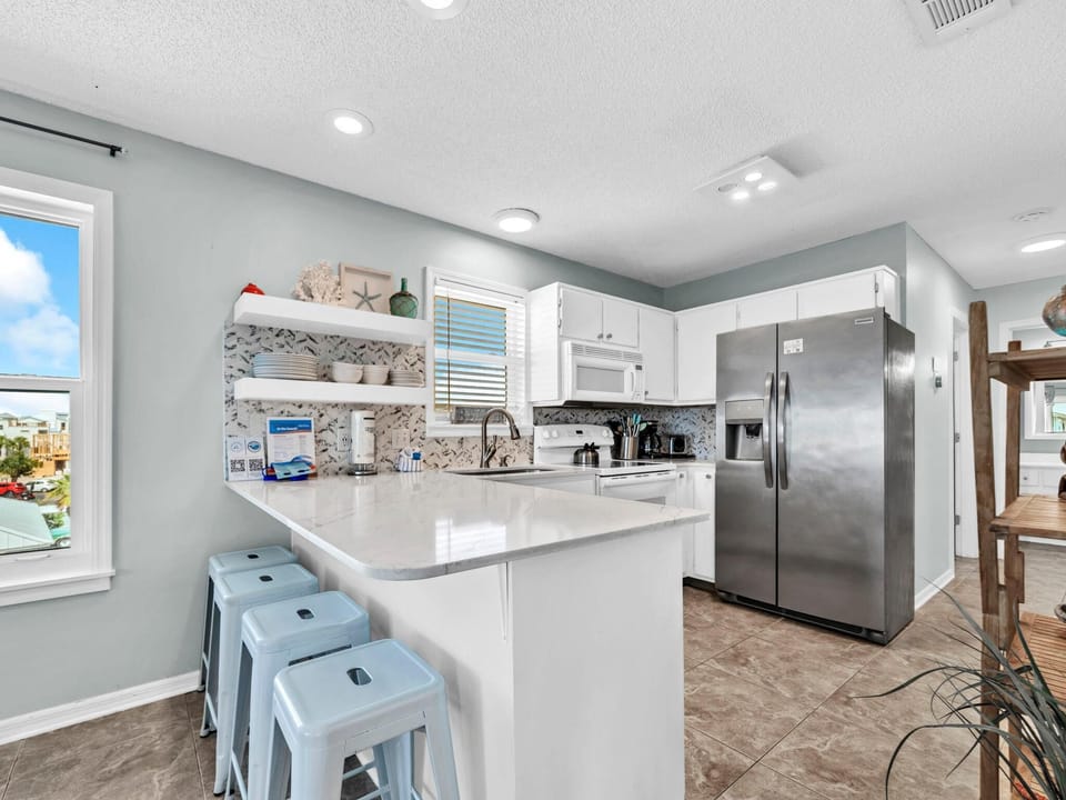 Condo, Multiple Beds (Beachside Villas 931- Mellow Waves) | Private kitchen | Oven, toaster