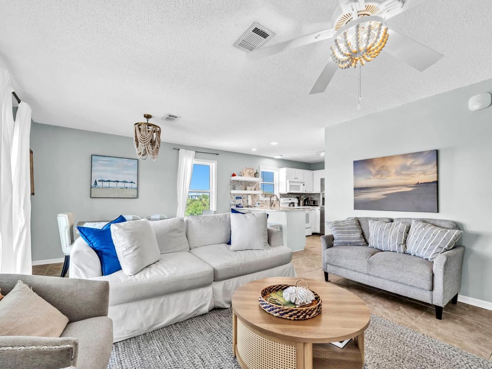 Condo, Multiple Beds (Beachside Villas 931- Mellow Waves) | Living area