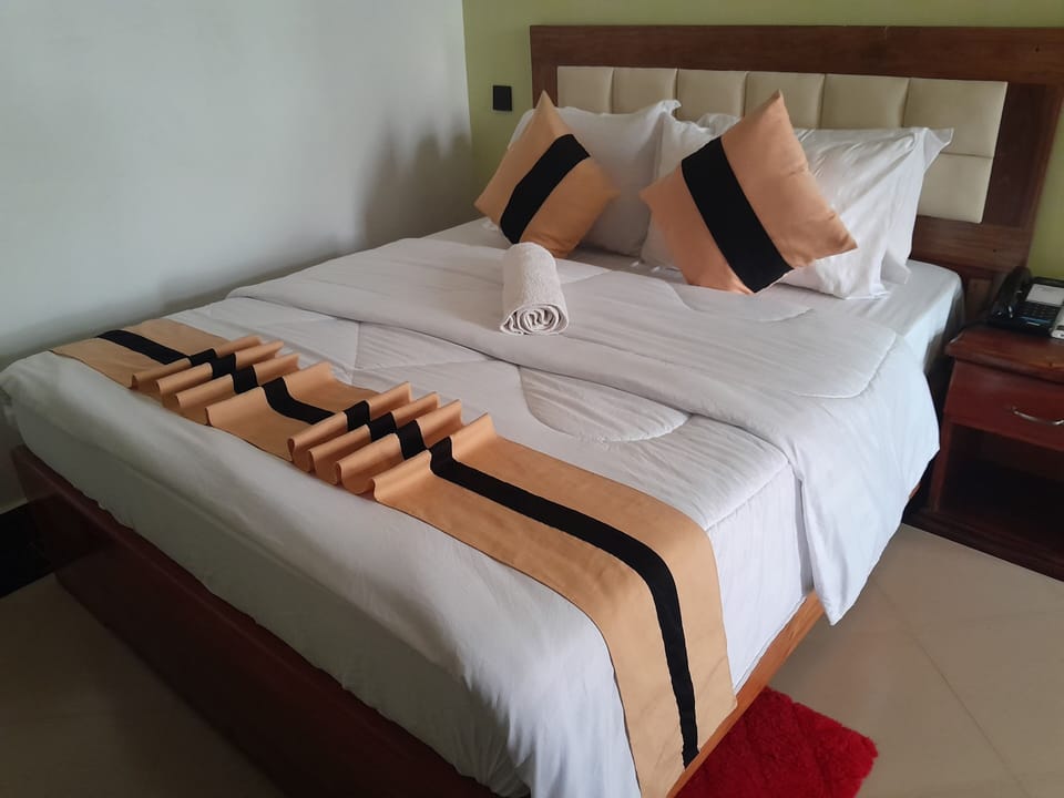 Standard Double Room, Garden View | Desk, laptop workspace, WiFi (free)