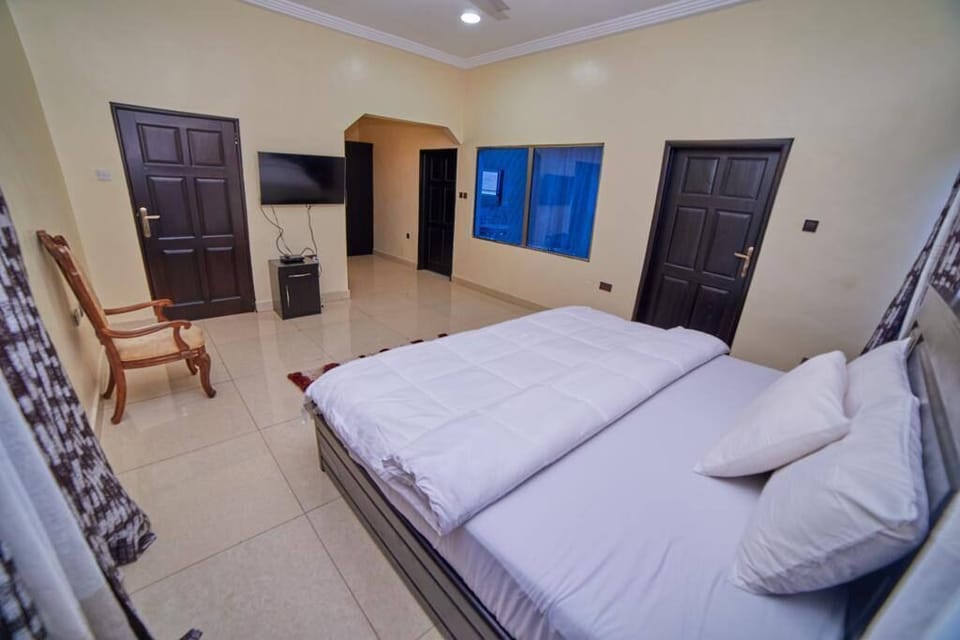 Deluxe Double Room | Desk, laptop workspace, blackout drapes, soundproofing