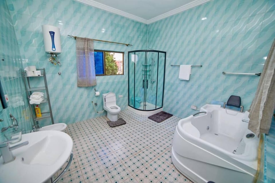 Family Double Room | Bathroom | Bathrobes, towels, soap, shampoo