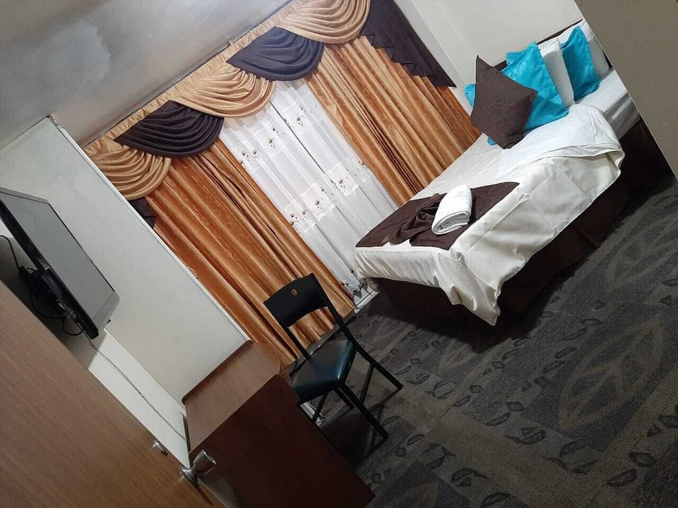 Minibar, desk, soundproofing, WiFi (free)