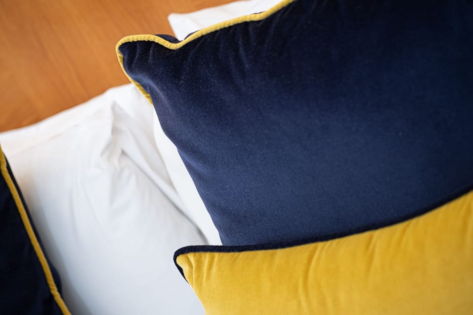 Hypo-allergenic bedding, desk, iron/ironing board, free WiFi