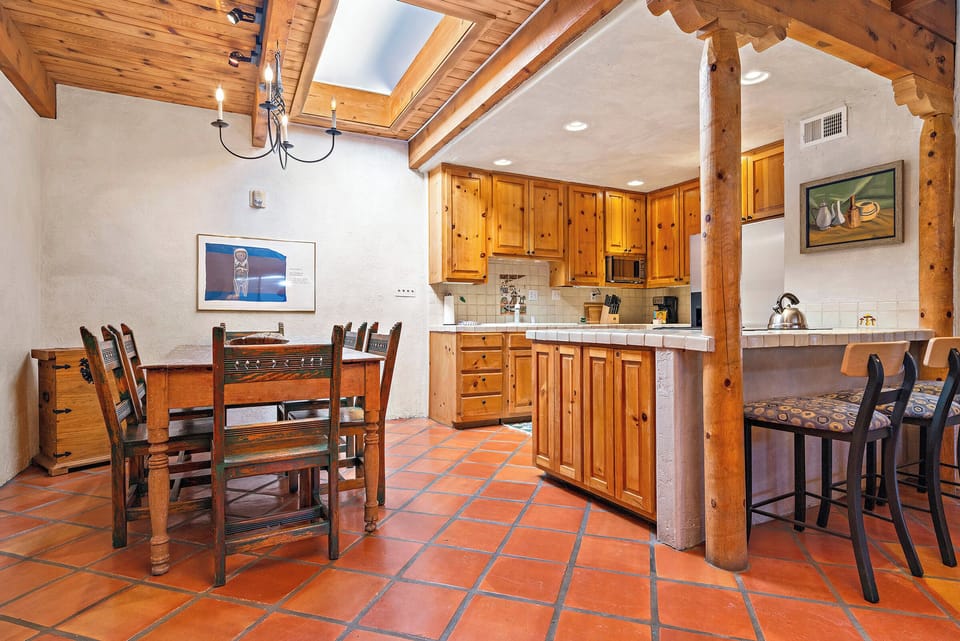 Kitchen / Dining Area