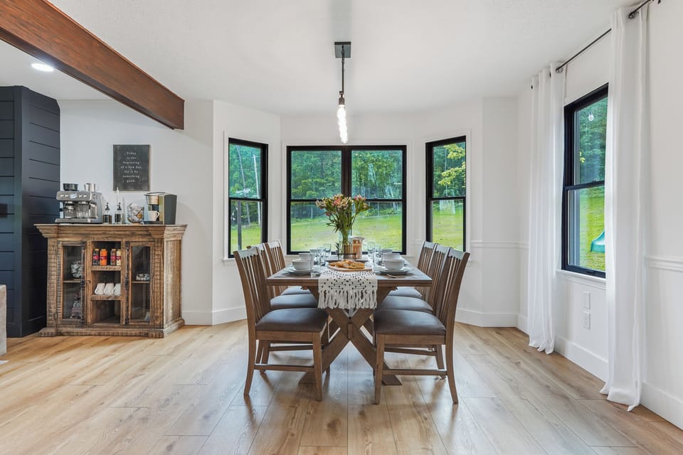 Dining area right off the kitchen.