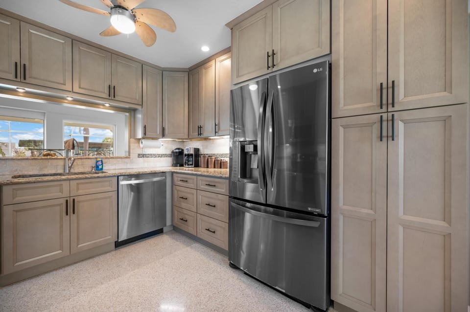 Lemon Bay Canal Home – Pool Hot Tub & Boat Dock (4406)