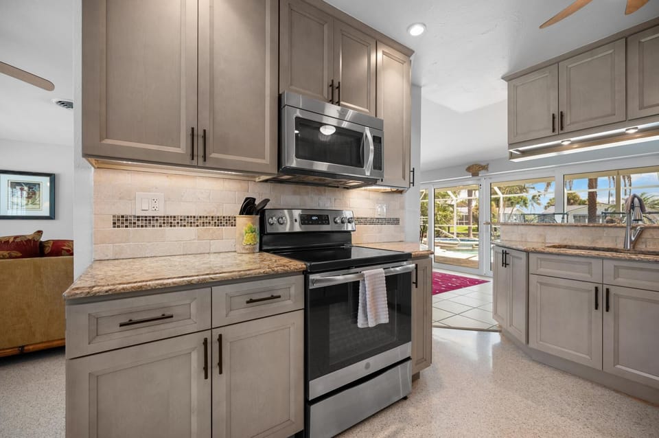 Lemon Bay Canal Home – Pool Hot Tub & Boat Dock (4407)
