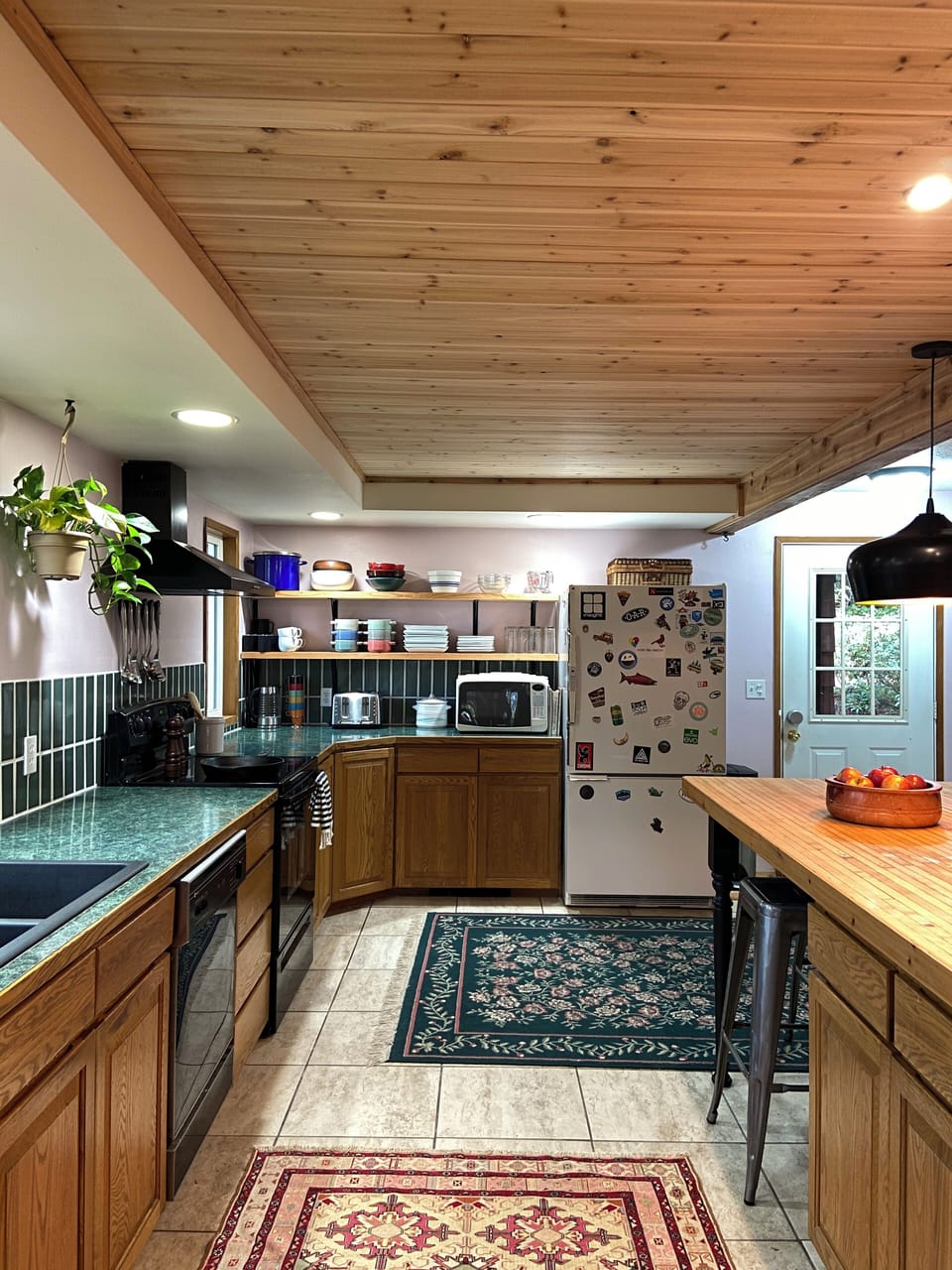 Kitchen amenities