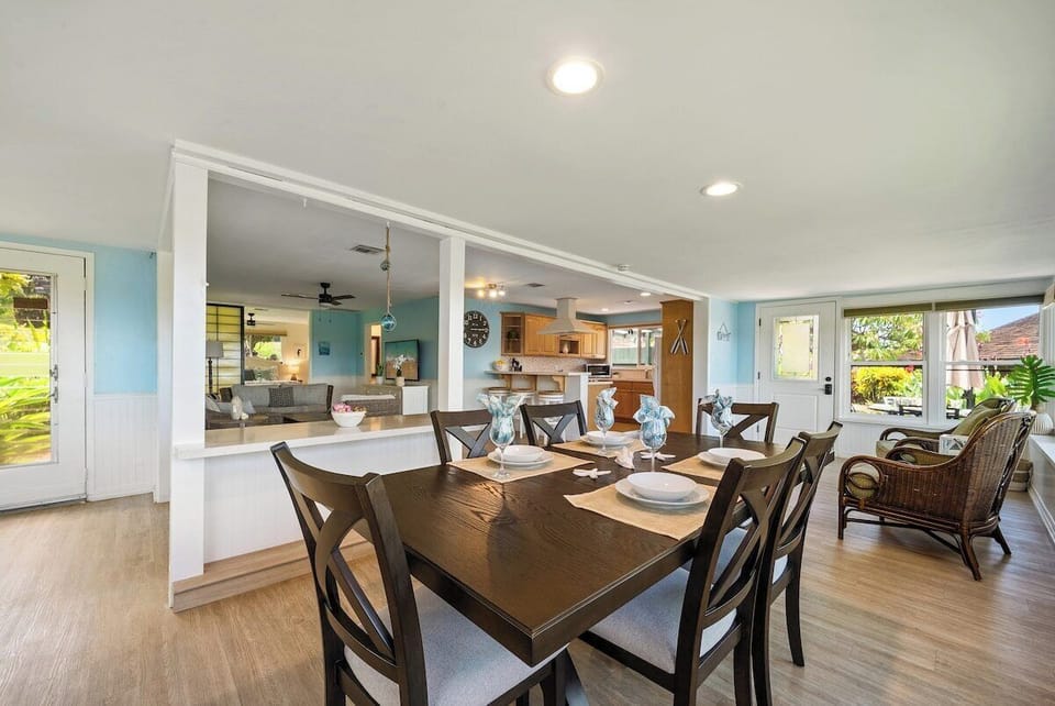 Spacious dining area featuring a 6-seater dining table, perfect for gatherings