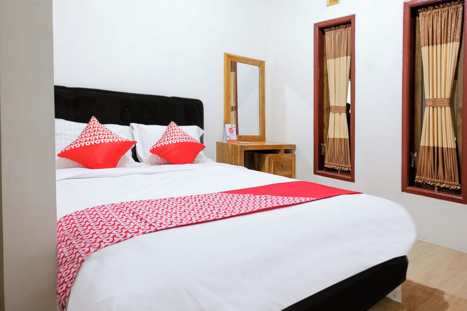 Deluxe Double Room | Desk, free WiFi, bed sheets