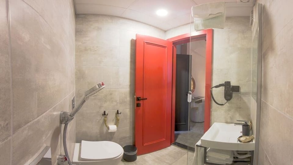 Standard Triple Room | Bathroom | Shower, hair dryer, slippers, towels