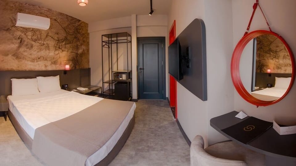 Premium bedding, WiFi, bed sheets